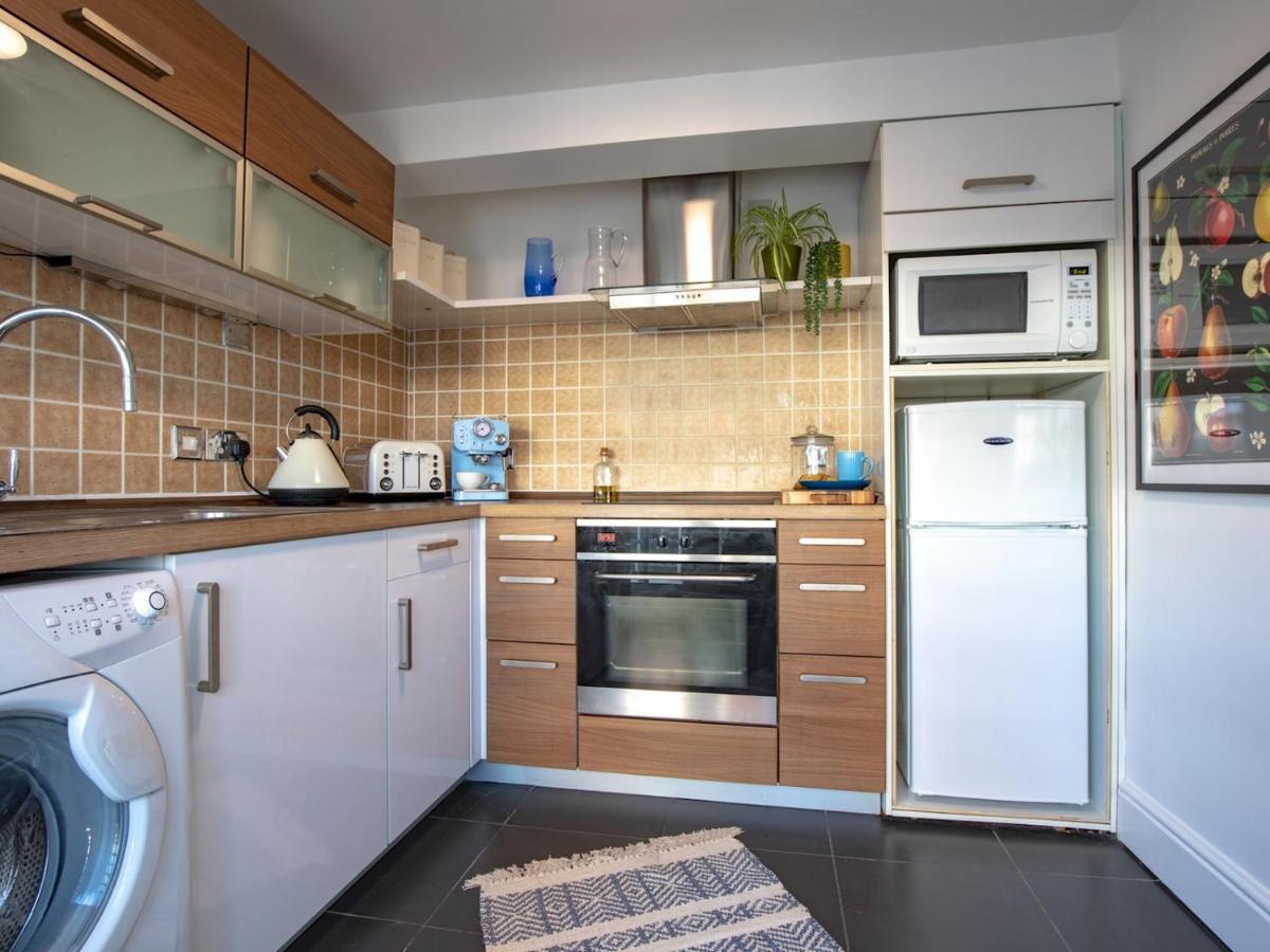 Pass The Keys Art Deco Inspired Apartment With Roof Top Views Shrewsbury Exterior foto