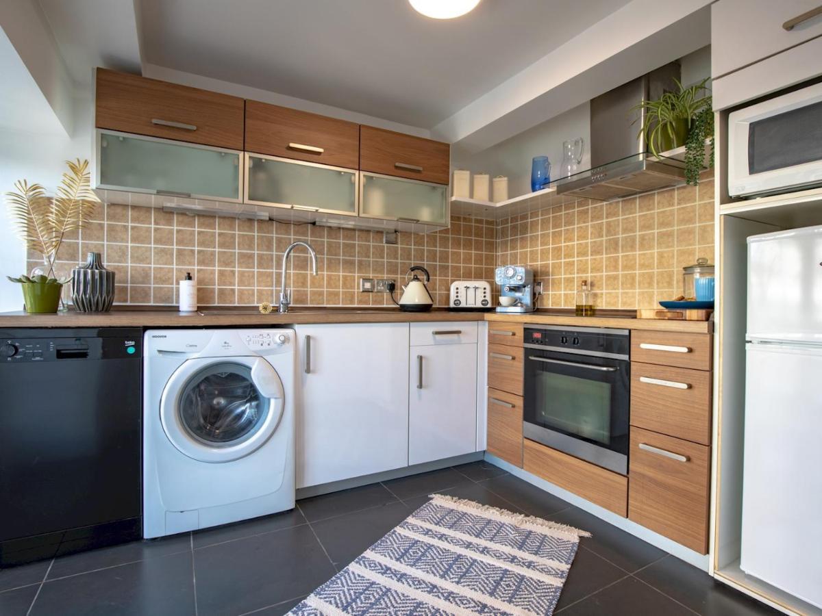 Pass The Keys Art Deco Inspired Apartment With Roof Top Views Shrewsbury Exterior foto